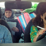 Tre amiche "on the road" durante Libere, disobbedienti, innamorate di Maysaloun Hamoud (In Between, Israele, Francia 2016)