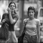 Louise Chevillotte ed Esther Garrel in un momento de L'amant d'un jour di Philippe Garrel (Francia, 2017)