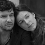 Eric Caravaca ed Esther Garrel in un'altra immagine tratta da L'amant d'un jour di Philippe Garrel (Francia, 2017)