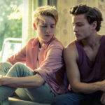 I due protagonisti dell'amore omosex in un momento di Center of My World di Jakob M. Erwa (Die Mitte der Welt, Germania, Austria 2016)