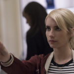 Emma Roberts mostra il cellulare in Nerve di Henry Joost e Ariel Schulman (USA, 2016)