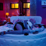 Una sensuale immagine tratta dalla serie tv Sense8 di Lana Wachowski, Lilly Wachowski, J. Michael Straczynski (USA, 2015-2017)