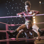 Un'altra eloquente immagine tratta da Glow serie tv creata da Liz Flahive e Carly Mensch (USA, 2017)