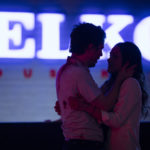 John Callagher jr. e Adria Arjona in un momento di The Belko Experiment di Grag McLean (USA, 2016)