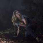 Una giustamente terrorizzata Natalie Dormer in un momento di Jukai - La foresta dei suicidi di Jason Zada (The Forest, USA 2016)