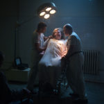 Turpi terapie di elettroshock durante Leatherface di Alexandre Bustillo e Julien Maury (USA, 2017)