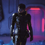 Dane DeHaan in tenuta spaziale durante Valerian e la città dei mille pianeti, Luc Besson (Francia, Cina, Belgio, Germania, USA, UK 2017)
