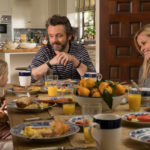 Michael Sheen e Reese Whiterspoon in famiglia durante 40 sono i nuovi 20 di Hallie Meyers-Shyer (Home Again USA, 2017)