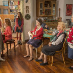 Seduta al femminile durante Nove lune e mezza di Michela Andreozzi (Italia, 2017)