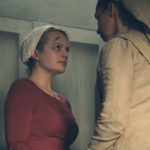 Ancora Elisabeth Moss, segnata dal dolore in The Handmaid's Tale serie televisiva creata da Bruce Miller (Canada, 2017)