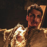 Tempi duri per uno dei personaggi di Scarecrows di Stuart Stone (Canada, 2017)