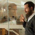 Il protagonista Ori Pfeffer in una simbolica immagine tratta da La testimonianza di Amichai Greenberg (The Testament, Israele, Austria 2017)