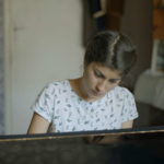 Mila Mihova è la giovane pianista protagonista di 3/4 di Ilian Metev (Bulgaria, 2017)