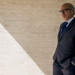 Fabrizio Bentivoglio, politico sensibile al fascino femminile in Loro 1 di Paolo Sorrentino (Italia, Francia 2018)