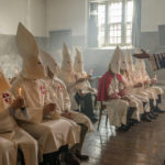 Una runione del famigerato Klan in BlacKkKlansman di Spike Lee (USA, 2018)