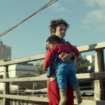 Un'altra immagine pregna di tenerezza in Cafarnao di Nadine Labaki (Capharnaüm, Libano, Franica, USA 2018)