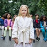 Ancora la piccola Esther Quigley in un momento di The Girl, the Mother and the Demons di Suzanne Osten (Flickan, mamman och demonerna, Svezia 2016)