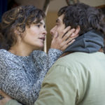 Audrey Tautou si scambia tenerezze con Pio Marmaï in En liberté! di Pierre Salvadori (Francia, 2018)