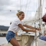 Shailen Woodley perfetta skipper durante Resta con me di Baltasar Kormákur (Adrift, USA, Hong Kong, Islanda 2018)