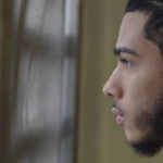 Momenti di riflessione per i soggetti del documentario Crime + Punishment di Stephen Maing (USA, 2018)