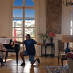 Una surreale imamgine tratta da I villeggianti di Valeria Bruni Tedeschi (Les estivants, Francia, Italia 2018)