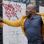 Lennie James va di fretta nella serie tv Save Me di Nick Murphy (UK, 2018)