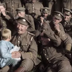 Una tenera immagine dal documentario They Shall Not Grow Old di Peter Jackson (UK, Nuova Zelanda 2018)