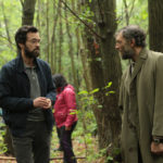 Romain Duris e Vincent Cassel in un momento di Black Tide di Erick Zonca (Fleuve noir, Francia, Belgio 2018)