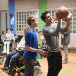 A lezione di basket durante Conta su di me di Marc Rothemund (Dieses bescheuerte Herz, Germania 2017)