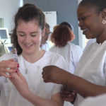 Infermiere al lavoro nel documentario De chaque instant di Nicolas Philibert (Francia, 2018)