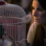 Sandra Bullock in una simbolica immagine tratta da Bird Box di Susanne Bier (USA, 2018)