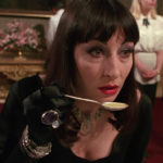 La cattivissima Anjelica Huston in versione umana durante Chi ha paura delle streghe? di Nicolas Roeg (The Witches, UK, USA 1990)