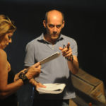 Claudio Lattanzi istruisce un'interprete sul set di Everybody's End (foto di Claudio Bellomo)