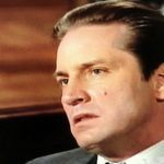 Un'immagine più redente di Joe Dallesandro sul set del serial televisivo Matlock