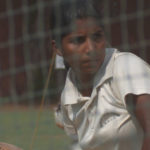La giovane protagonista sul campo di cricket nel documentario Purdah di Jeremy Guy (India, USA 2018)