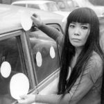 Un'immagine giovanile di Yayoi Kusama in Kusama: Infinity di Heather Lenz (USA, 2018)