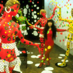 Una splendida composizione mostrata nel corso del documentario Kusama: Infinity di Heather Lenz (USA, 2018)
