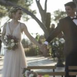 Scene da un matrimonio nella serie tv Caccia al ladro, creata da Javier Olivares (2019)