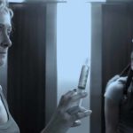 Caroline Goodall minaccia James Parks nel corso di The Elevator di Massimo Coglitore (Italia, 2015)