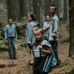 Bambini in fuga dal lager in Werewolf di Adrian Panek (Wilkolak, Polonia, Germania, Olanda 2018)