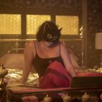 Barbie Ferreira in maschera durante Euphoria, serie tv creata da Sam Levinson (USA, 2019)