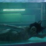 Sirena in laboratorio nel corso di Siren, serie tv creata da Eric Wald e Dean White (USA, 2018)