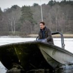 Gerard Butler in motoscafo durante Attacco al potere 3 di Ric Roman Waugh (Angel Has Fallen, USA 2019)