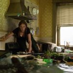 Kaya Scodelario in un momento particolarmente difficile di Crawl - Intrappolati di Alexandre Aja (USA, 2019)