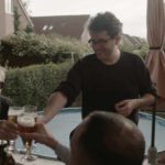 Momenti di celebrazione nel documentario Bellingcat: Truth in a Post – Truth World di Hans Pool (Olanda, 2018)
