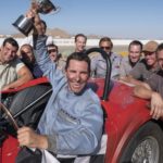 Un trionfante Christian Bale in un'immagine tratta da Le Mans '66 - La grande sfida di James Mangold (Ford v Ferrari, USA, Francia 2019)