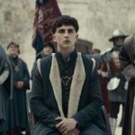 Timothée Chalamet in un momento de Il re di David Michôd (The King, UK, Australia, Ungheria 2019)