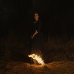 Un'altra, significativa, immagine tratta da Ritratto della giovane in fiamme di Céline Sciamma (Portrait de la jeune fille en feu, Francia 2019)