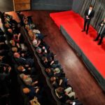 Gianni Amelio e Pierfrancesco Favino con il moderatore Gian Luca Pisacane durante l'incontro.