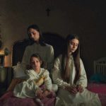 Ritratto di famiglia in Buio di Emanuela Rossi (Italia, 2019)
